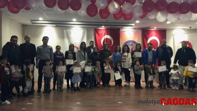 Kızılay'dan velilere teşekkür, miniklere madalya