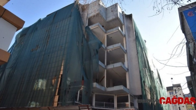 Kızılay iş merkezi yıkımı nedeniyle sokak trafiğe kapatıldı