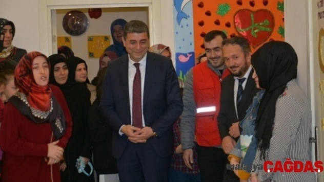 Kızılay, Kur-an kursu öğrencilerine yarıyıl hediyesi verdi