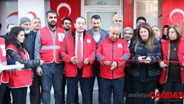 Kızılay Şanlıurfa'da giyim mağazası açtı