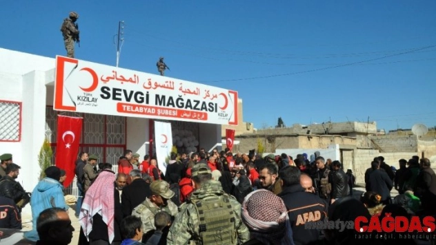 Kızılay Tel Abyad'da sevgi mağazası açtı