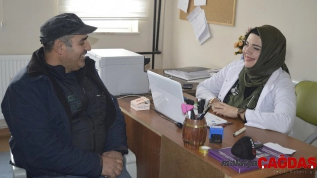 Kızının yanına gelmek için tüm engelleri aştı