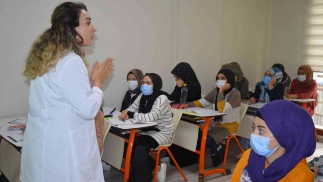 Kızların üniversite umudu belediye desteğiyle yeşeriyor