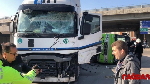 Kocaeli'de otobüsle tanker çarpıştı: 20'ye yakın yaralı