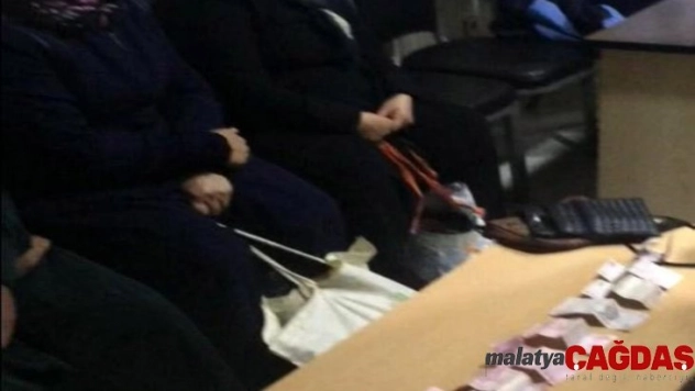 Kocaeli'den Sakarya'ya gelerek dilenen gruba zabıta engeli