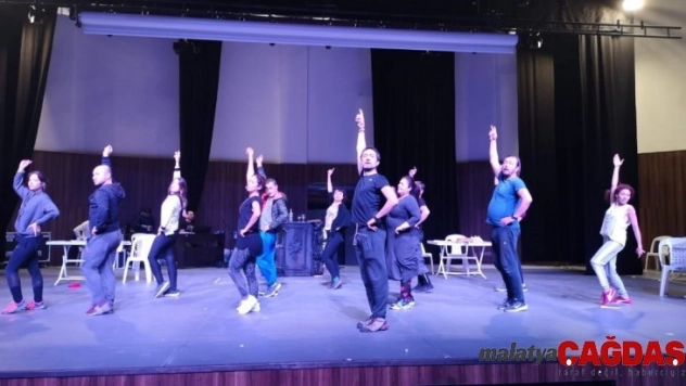 Kocaeli Şehir Tiyatrosu, 300 kişilik salonunda sanatseverlerle buluşacak