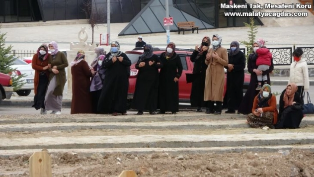 Kocası tarafından öldürülen kadın gözyaşları içerisinde defnedildi