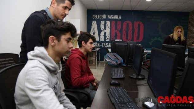 Kodlama ve robotik kodlama eğitimine Aksaray Belediyesi desteği