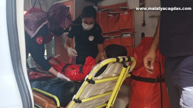 Kolunu hamur makinesine kaptıran çocuk yaralandı