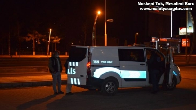 Komşular arasındaki sözlü tartışma silahlı kavgaya dönüştü: 2 yaralı