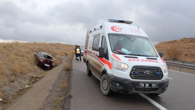 Kontrolden çıkan araç kazaya neden oldu