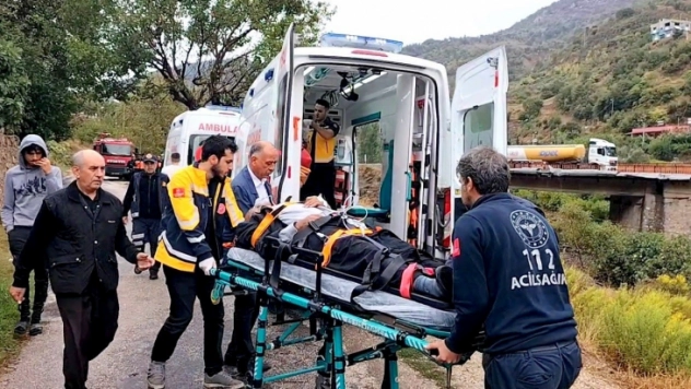 Kontrolden çıkan minibüs şarampole düştü: 2 ağır yaralı