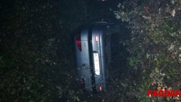 Kontrolden çıkan otomobil şarampole yuvarlandı: 2 yaralı