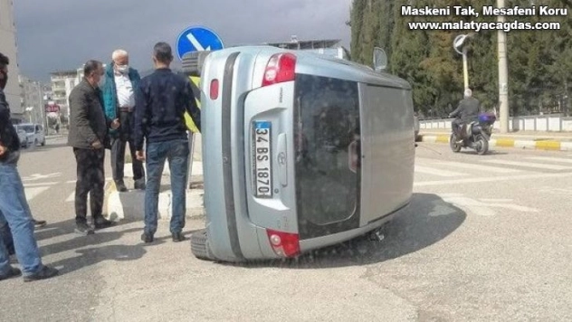 Kontrolden çıkan otomobil takla attı