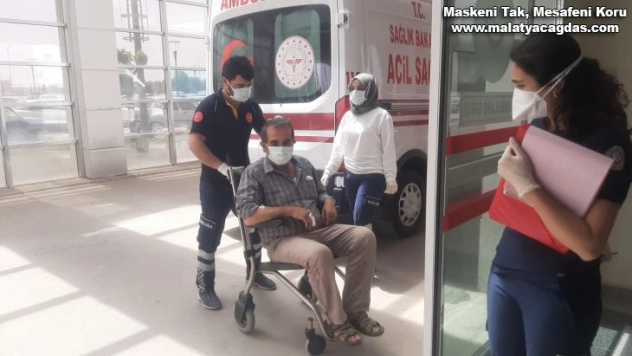 Kontrolden çıkan traktör şarampole girdi: 1 yaralı