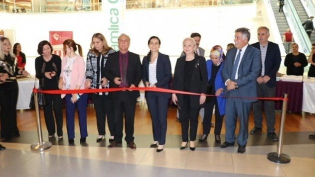 Konukevi kadınları el emeği sergisi açıldı