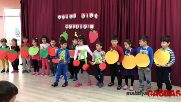 Konuralpli minikler Türk Malları haftasını kutladı