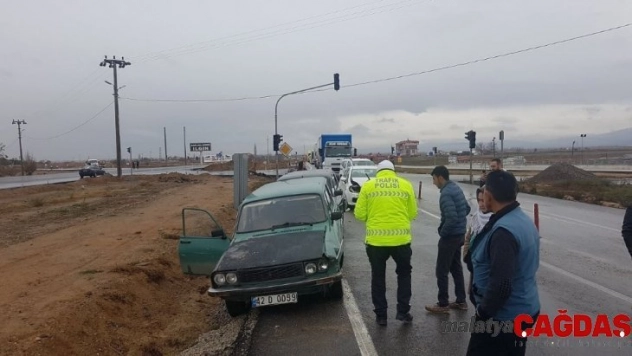 Konya'da 4 araçlı zincirleme trafik kazası