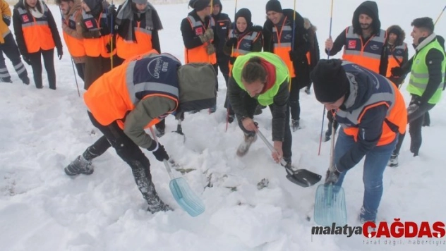 Kop Dağı'nda çığ eğitimi