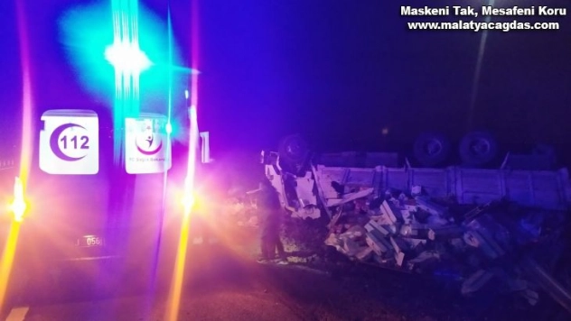 Köpeğe çarpmamak için kaza yaptı