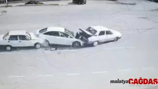 Köpeğe çarpmamak için yavaşladı, zincirleme kazaya neden oldu: 1 ölü, 1 yaralı