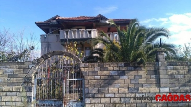 Köpeğe kalaslı dayak cep telefonuna yansıdı