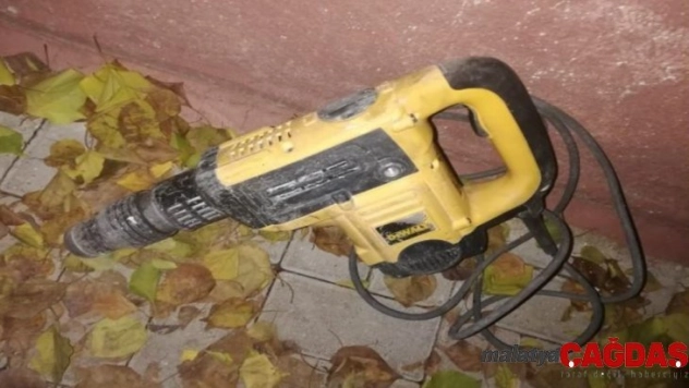 Köpek ve kombi dahi çalan hırsızlar polisten kaçamadı