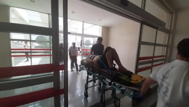 Köpekten kaçarken otomobilin altında kaldı