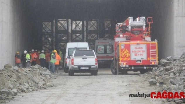 Köprü ve viyadük çalışmasında vinç devrildi:1 ölü