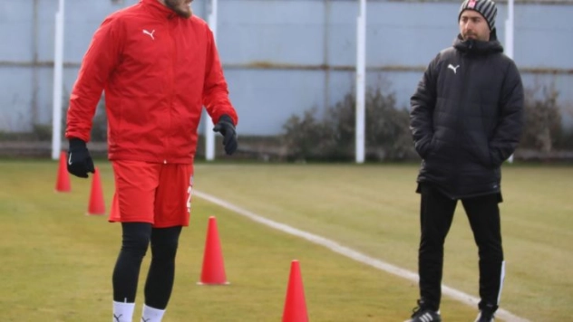 Koray Altınay fizyoterapist eşliğinde çalışmalara başladı