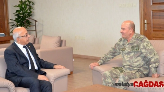 Korgenaral Zekai Aksakallı'dan ÇOMÜ Rektörü Prof. Dr. Sedat Murat'a ziyaret