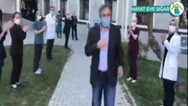 Koronavirüs tedavisi biten 3 kişi alkışlarla taburcu oldu