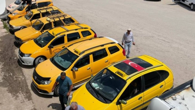 Korsandan bıkan taksiciler kontak kapattı