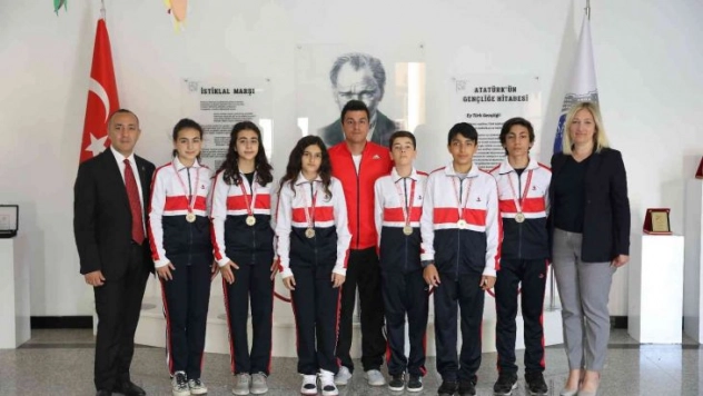 Kort tenisi bölge yarışmasında şampiyonlar SANKO'dan