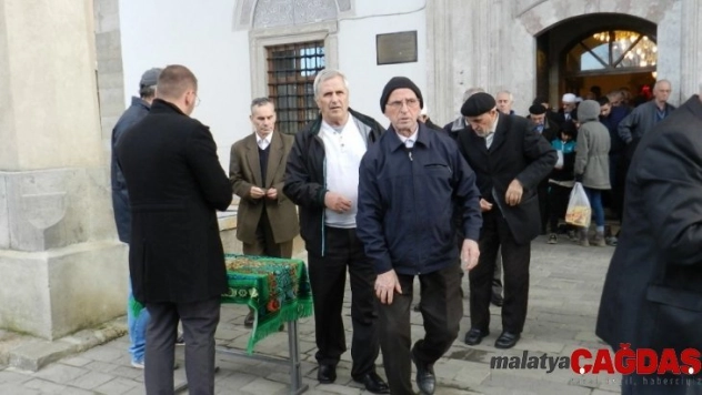 Kosova'da, Arnavutluk depremi kurbanları için cuma hutbesi