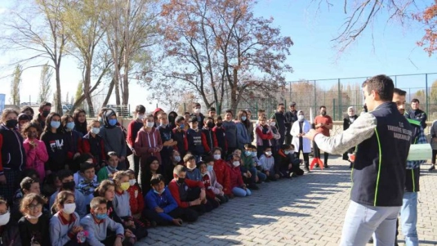 Köy çocuklarının roket ve drone heyecanı