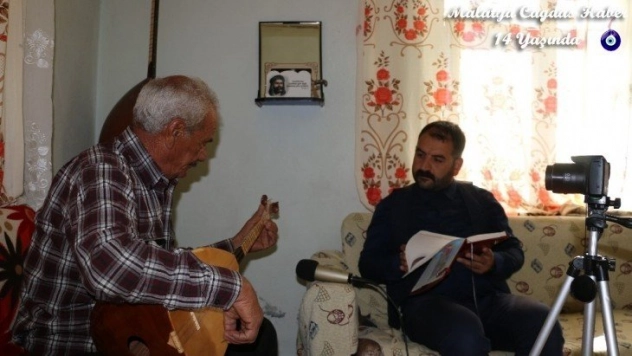 Köy köy dolaşıp sözlü halk geleneğini kayıt altına alıyor