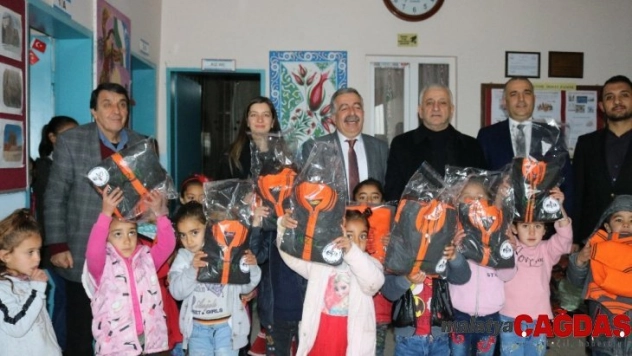 Köy okulu öğrencilerine karne sürprizi