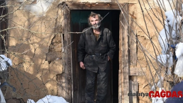 Köyde mahsur kalan 74 yaşındaki yaşlı adamı belediye ekipleri kurtardı