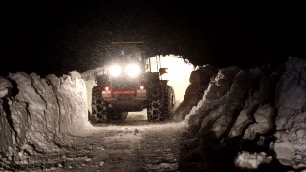 Köyde rahatsızlanan kadın için ekipler seferber oldu