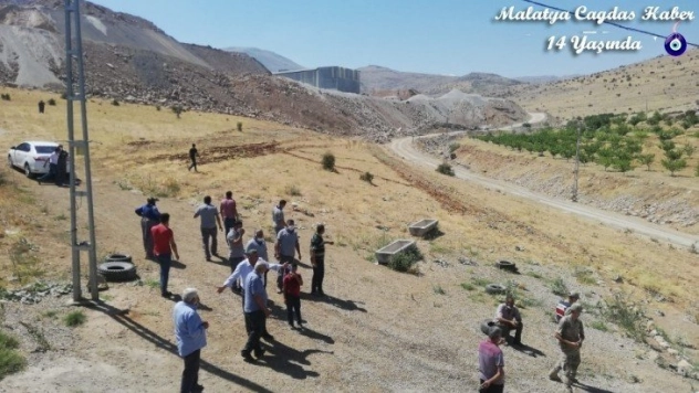 Köylerine yakın taş ocağına isyan eden vatandaşlar eylem yaptı