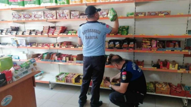 Kozan'da marketler denetlendi