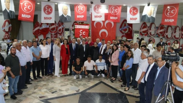 Kozan'da MHP'ye 350 kişi katıldı