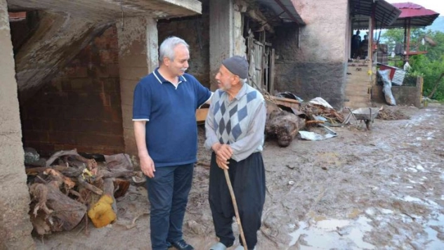 Kozan'da selin izleri siliniyor