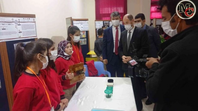 Kozan'da Tübitak 4006 Bilim Fuarı