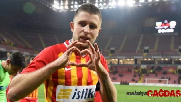 Kravets gollerine devam ediyor