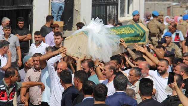 Küçük Narin kendi köyünde defnedildi