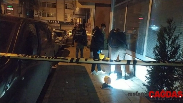 Küçükçekmece'de silahlı saldırı:1 yaralı