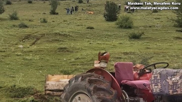 Kullandığı traktör üzerine devrildi, olay yerinde hayatını kaybetti