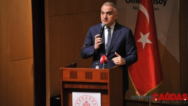 Kültür ve Turizm Bakanı Ersoy, taksici eğitim programında konuştu